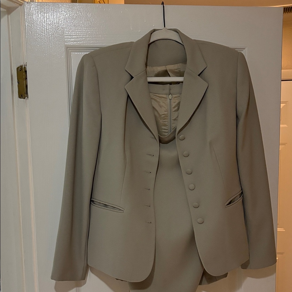 Chic Beige Blazer & Suit Jacket